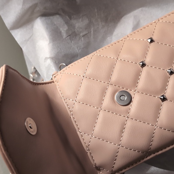 Quilted Vegan Leather Phone Case Crossbody. - Picture 7 of 7